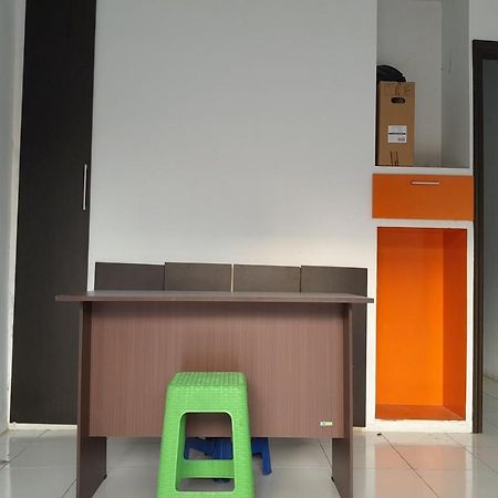 Spot On 92481 Modena Homestay Syariah Medan Exterior foto